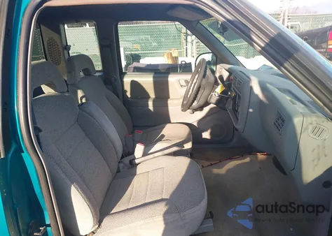 1995 Chevrolet S Truck S10 z USA, uszkodzony, nr VIN 1GCCS19Z7SK200217